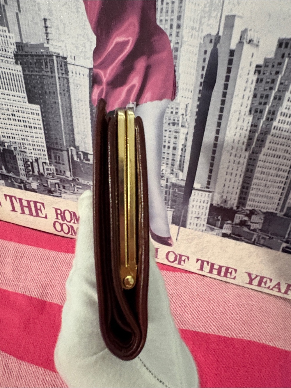 Givenchy Burgundy Leather kisslock with Gold Emblem - Picture 5 of 10